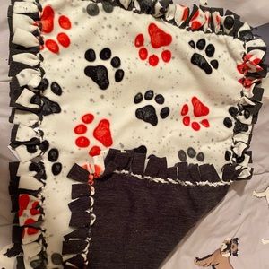 Dog or cat blanket or crate bottom